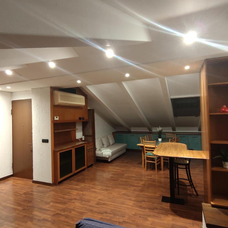 Loft Mansardato Monza Esterno foto